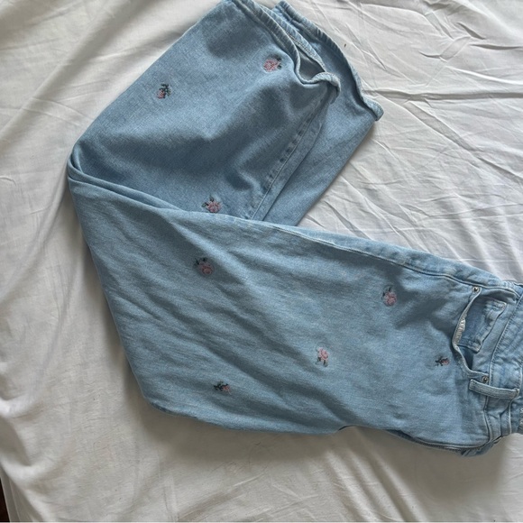 Old Navy Light Blue Straight Leg Jeans with Floral Embroidery - Picture 4 of 4